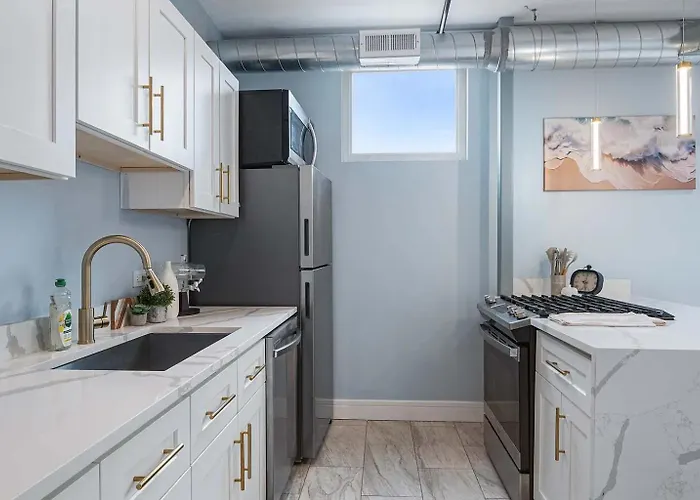 Apartment Near Brookfield Zoo - King Bed - Sleeps 7