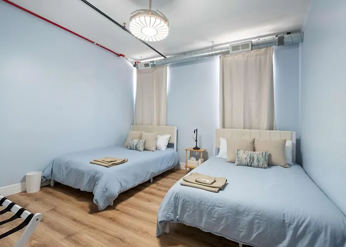 Near Brookfield Zoo - King Bed - Sleeps 7 Apartment *
