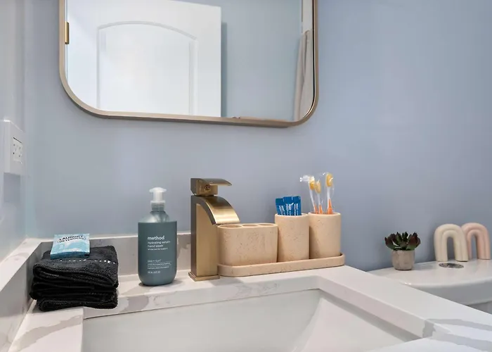 Near Brookfield Zoo - King Bed - Sleeps 7 Apartment Westchester